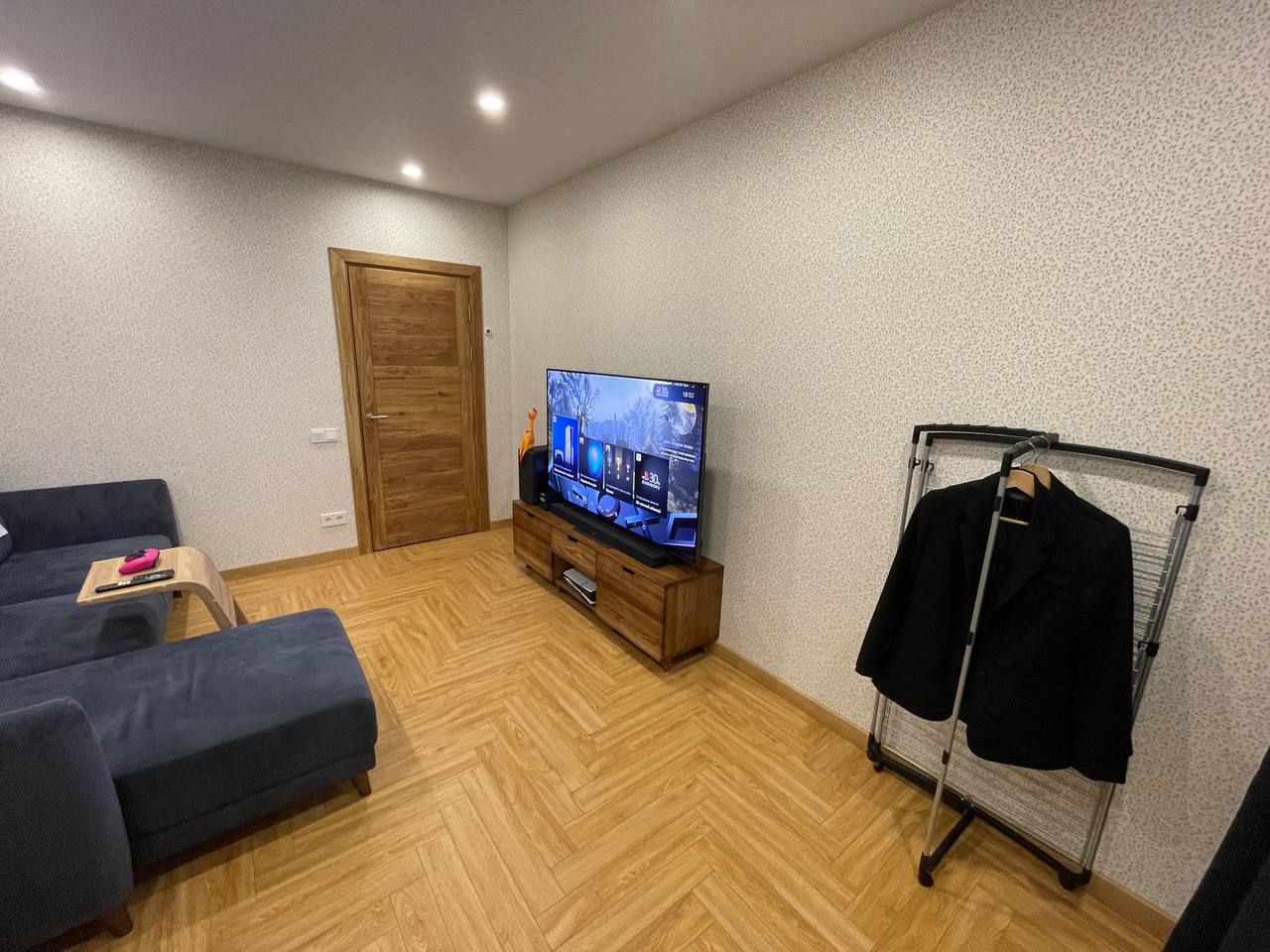 Плинтус МДФ ламинированный Modern Decor 008 2400×70×16 фото в интерьере